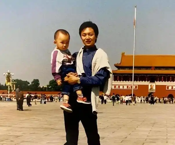 刘奕君带儿子二婚娶女强人中年得女父子俩一起把她宠成宝