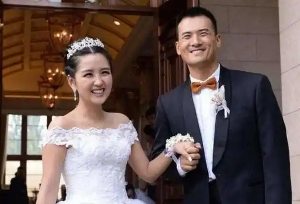 何洁为什么突然不红了看她做过的那些事就一点都不奇怪了