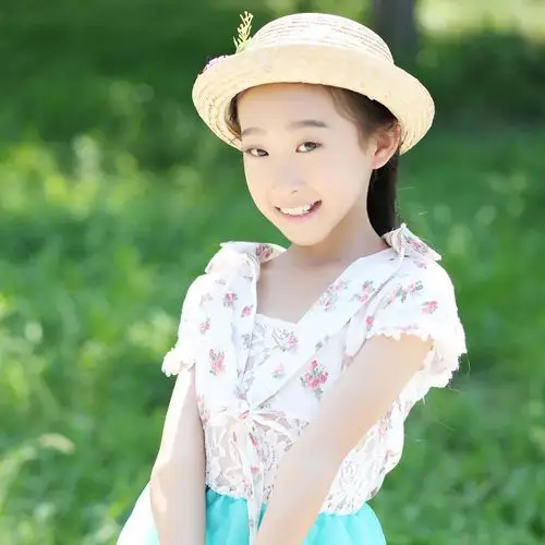 苑竞文简介 ?苑竞文 ? 女 ? 11岁 ?身高140cm ?