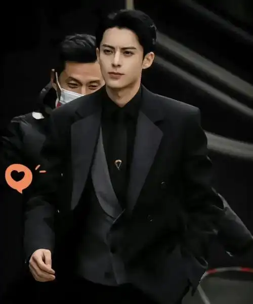 新鲜花美男西装杀黄景瑜24邓为19宋威龙17肖战14嘉伦第5酷盖