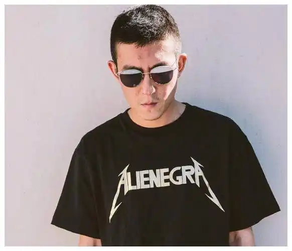 陈冠希颜值扛揍帅气发型完美驾驭40岁还是潮流小伙