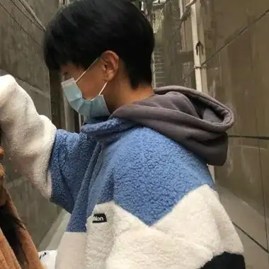 高清摸头情侣头像一对两张真人图片