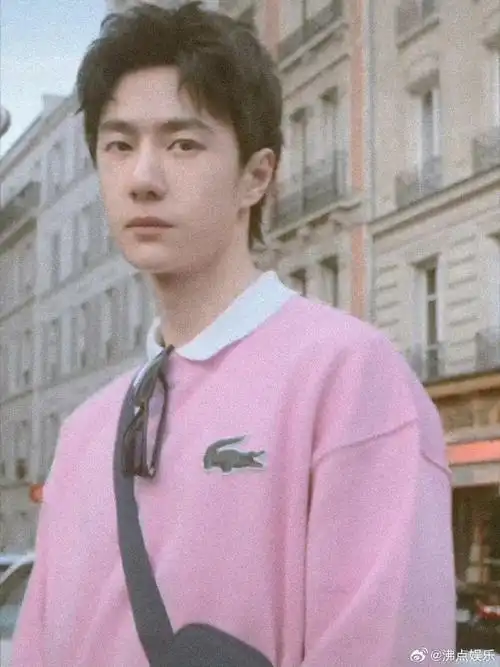 王一博穿粉#王一博穿粉色好看,这带货能力也是没谁了,真是王一博穿啥