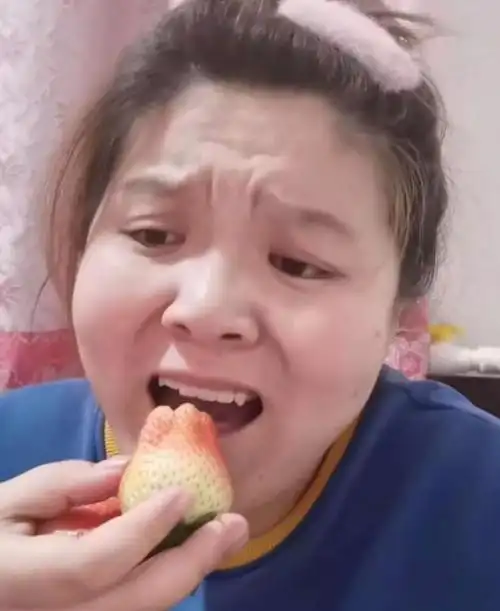 网红郭老师直播被老公家暴因撞见他在看低俗直播