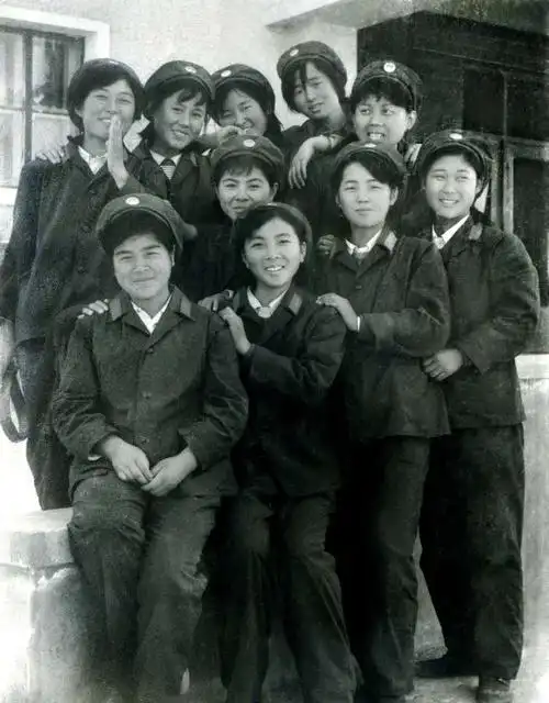 老照片的故事:武警兵团组建初期的女兵