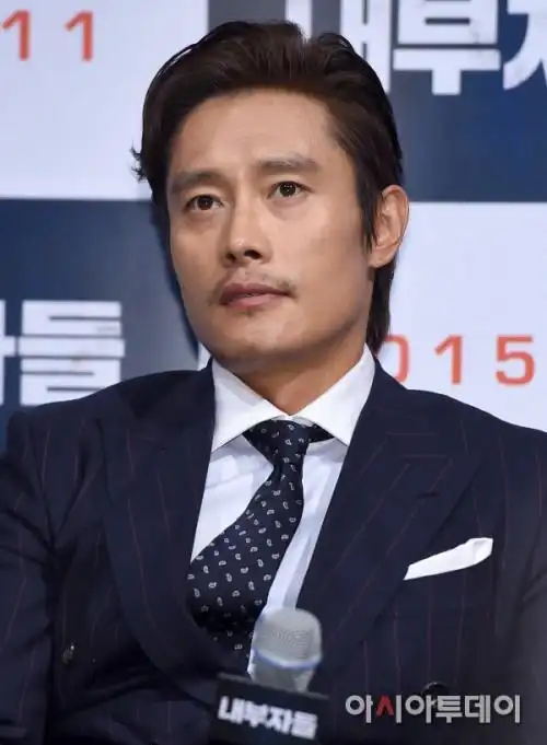 《局内人》上映在即 真男人李秉宪"穿衣显瘦,脱衣有肉"