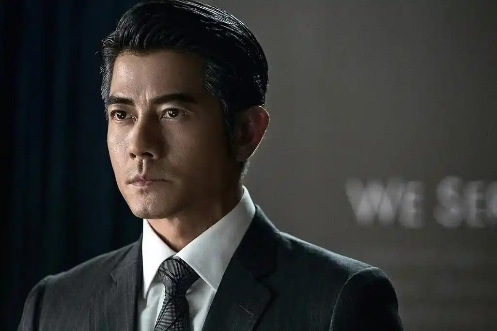 简介:寒战2郭富城帅气剧照图片,分享一组郭富城图片给大家,图中的明星