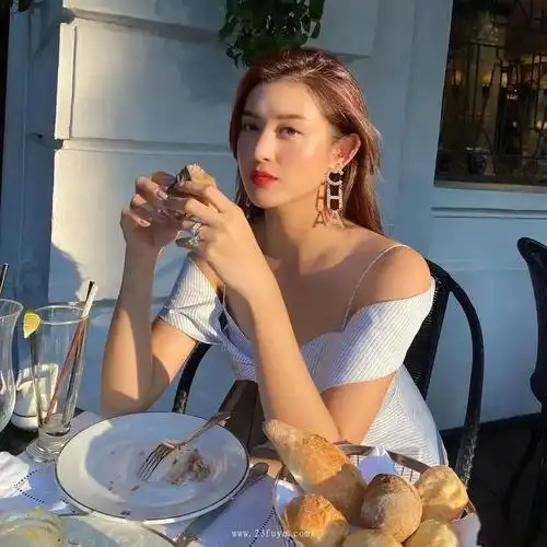 越南选美冠军,身材和颜值都不错!