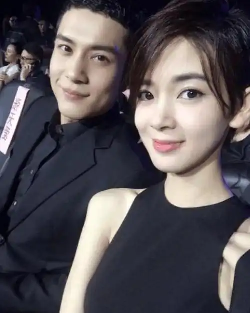 恋情证实陈瑶和男友一起吃四川火锅餐后包7元饮料一起回小屋