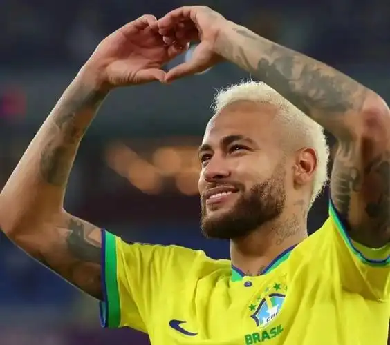 今年8月,内马尔以9000万欧元的身价从巴黎圣日尔曼加盟到利雅得新月.