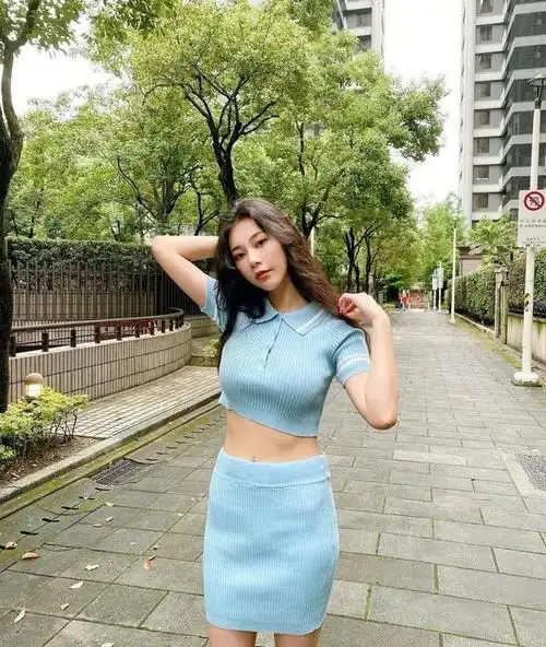 青山几重回眸一眼就心动台湾美女张香香