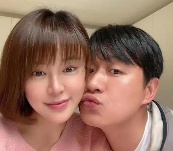 关悦曾因佟大为分手复合后8年为对方生3胎用泪水换来了幸福