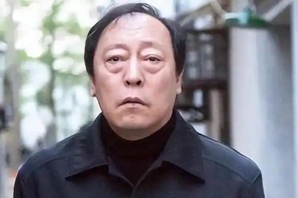 纪实影视圈"面瘫影帝"倪大红,倪萍的表妹夫,难怪如今大红大紫|吴京