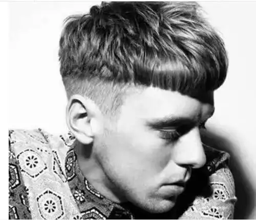 男生时尚锅盖头发型 直发式和卷发式锅盖头你都适合