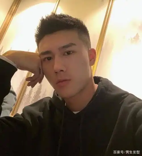 秋冬超火的4款"两边铲"短发,干净帅气有魅力,潮男早就剪上了