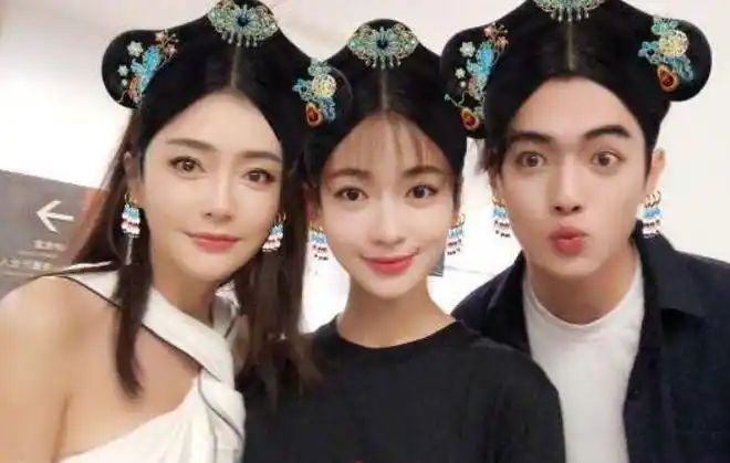 许凯女助理过分好看眼神比毕滢还过火网友傅恒忍住