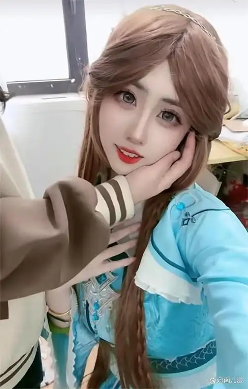 一人cos斗罗五美,小舞唐舞桐太绝了,先天条件没得说,好美