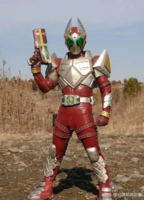 作为橘校长变身的超经典的人气假面骑士格连,不出所料,果然界外者外传