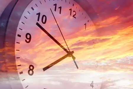 时光流逝时间的流逝时光流逝, sandglasses 蓝沙, 花, 木在时间的流逝