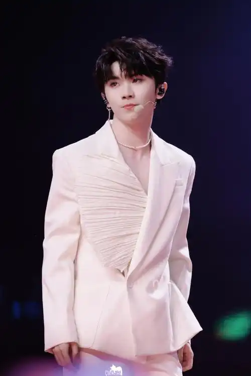 马嘉祺叁重楼暨出道四周年演唱会