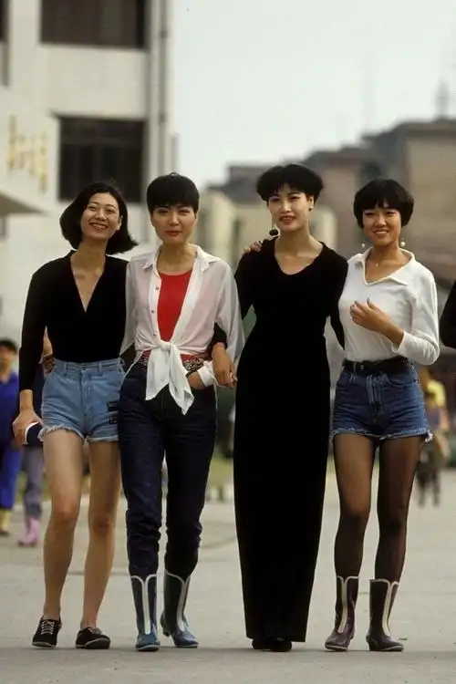 看看中日韩上世纪90年代的女人着装服饰时尚是个轮回
