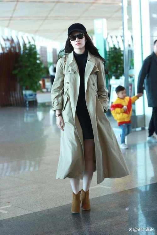 刘亦菲在北京机场亮相,抢尽众人眼球.