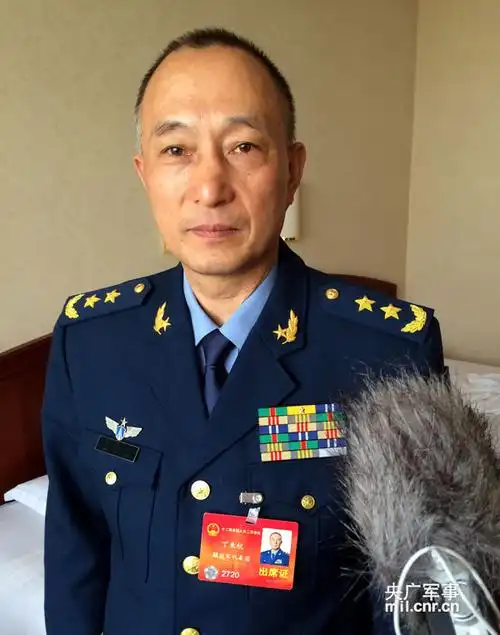 丁来杭:空军时刻准备飞向任何战场