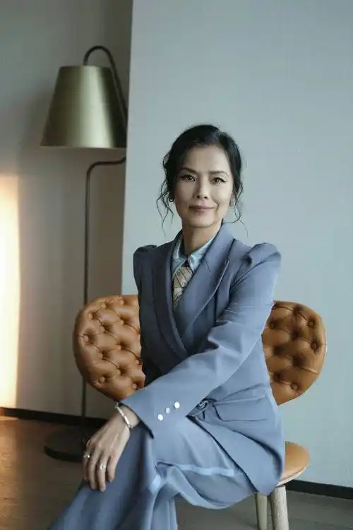 韦唯悼念导演袁德旺:感谢您对中国流行音乐的喜爱和支持!袁导走好