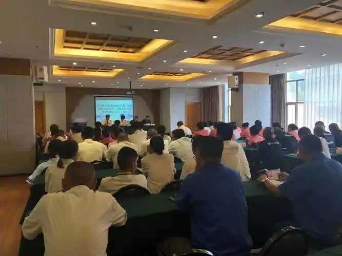 党支部组织开展"扫黑除恶专项斗争"主题党日活动暨宾馆4月份员工培训