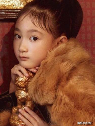 原创有种"整容式长大"叫奥莉,国民萌娃变国字脸,妈妈基因太强大