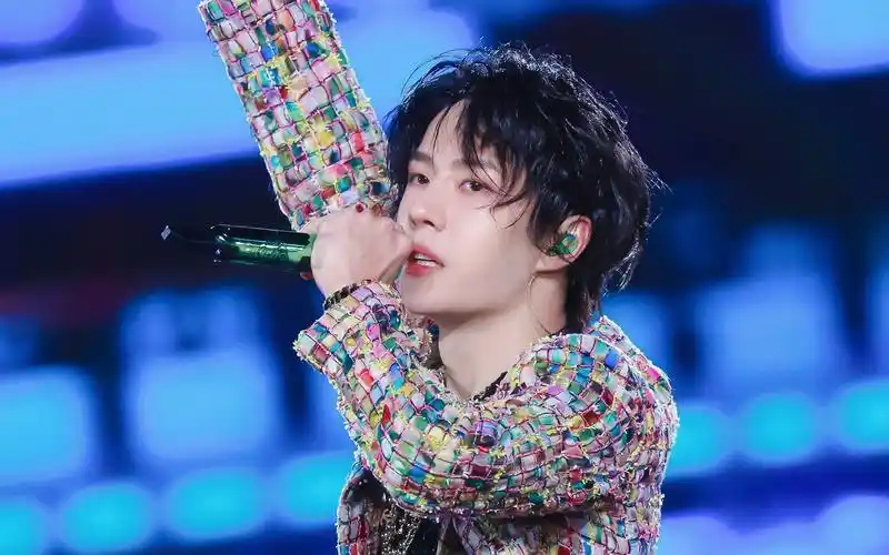 【王一博reaction】跨年舞台直拍《我的世界首则》一身孤勇的小豹子