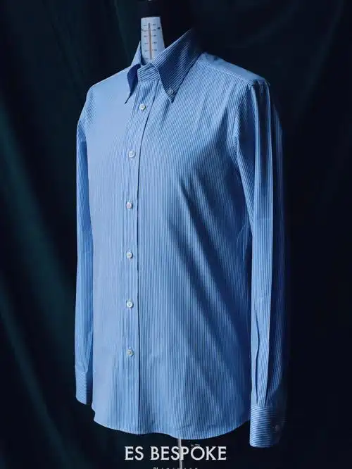 蓝白条牛津纺衬衫英式oxford button-down collar领底扣打开领尖纽扣