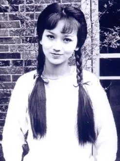 冯程程(赵雅芝饰演)