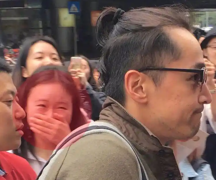 胡歌也遭遇秃头危机?网友:向杨幂请教一下如何防秃!