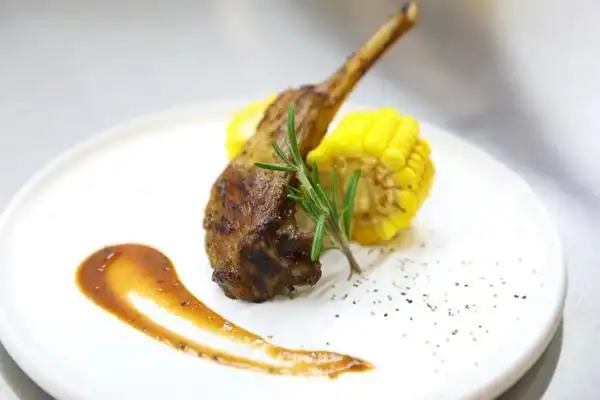 "欧米奇云课堂"教大家七种酱汁装饰手法和技巧:那么一盘精美的西餐