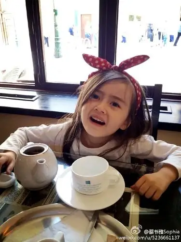 中英混血小美女蔡书雅私照曝光甜美可爱 超级帅"爸"是吴亦凡