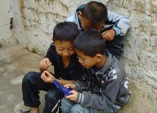 九张图片只属于农村小孩的快乐80后的你看了眼睛会湿润吗