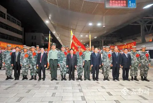 14集团军阅兵方队官兵荣归 李纪恒王兵黄集骧等到昆明火车站迎接