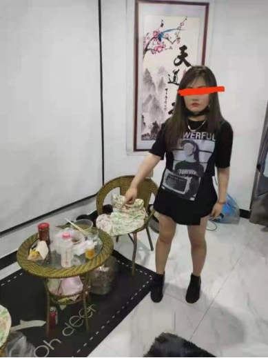 7月9日抓获的陈某婧指认烟油)