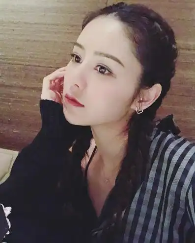 林峰女友张馨月双马尾小辫,青春活力又减龄,爱情甜蜜好少女!