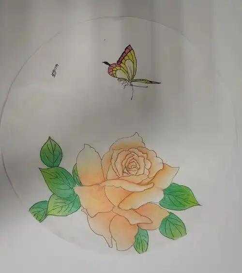 是天生的艺术家,一抹淡彩,一点创意,构成一个美丽的世界,用手中的画笔