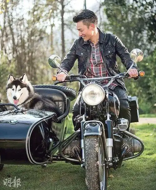 刘德华的摩托车代言广告真是敬业