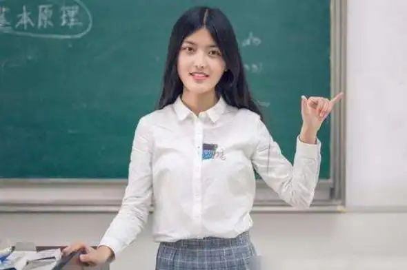 00后女老师上课穿"jk制服",学生上课更积极了,家长却有些暴躁