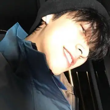 最新霸气冷酷的微信男生头像