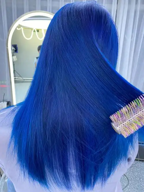蓝色系发色天花板  极致的蓝色[doge]需要褪色的发色  小众潮色 想要