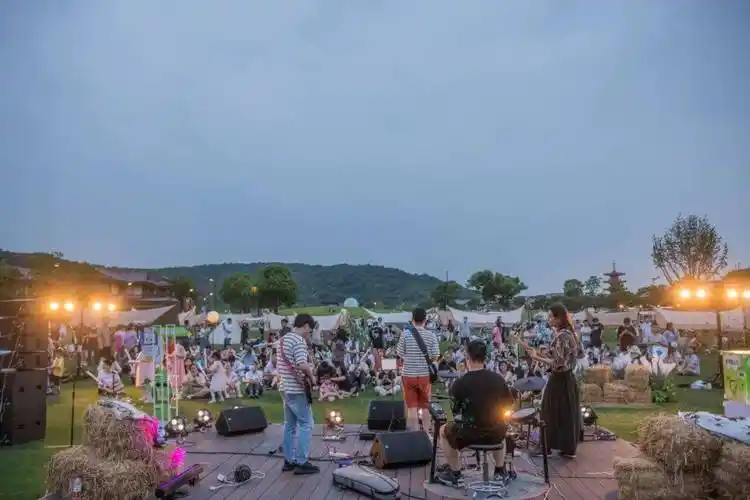 959595现场实录来啦拈花湾自由生活草坪音乐节端午小长假首日▼