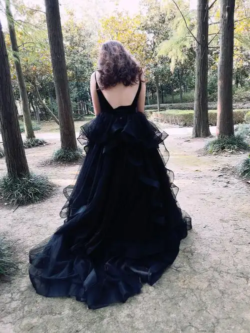 黑纱新娘性感背影.