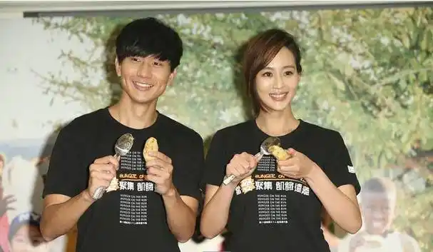 恩爱夫妻秀恩爱李荣浩曝光杨丞琳拍摄纹身照片