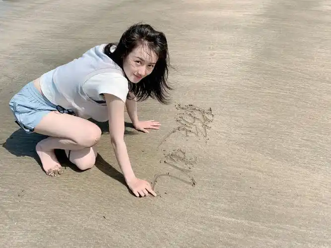 袁冰妍海边清新俏皮图片59