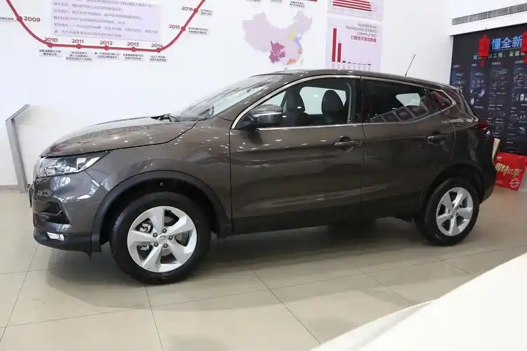 实拍日产逍客入门版:售15.49万,配人体工学座椅,家用买它值吗